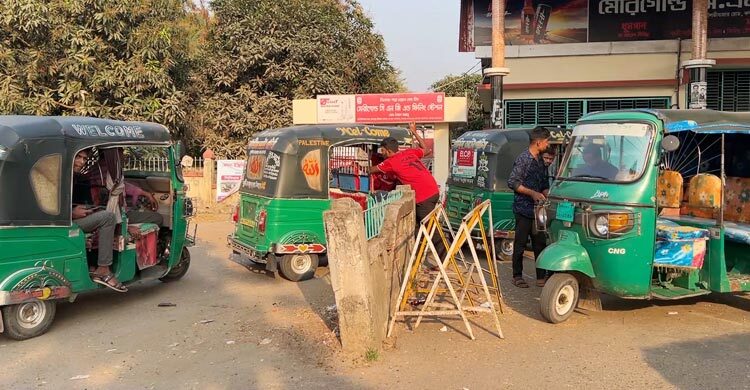 অটোরিকশা চোরচক্রে জড়িত ‘শ্রমিক নেতারা’