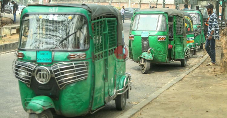 মিটারে চলে না সিএনজিচালিত অটোরিকশা