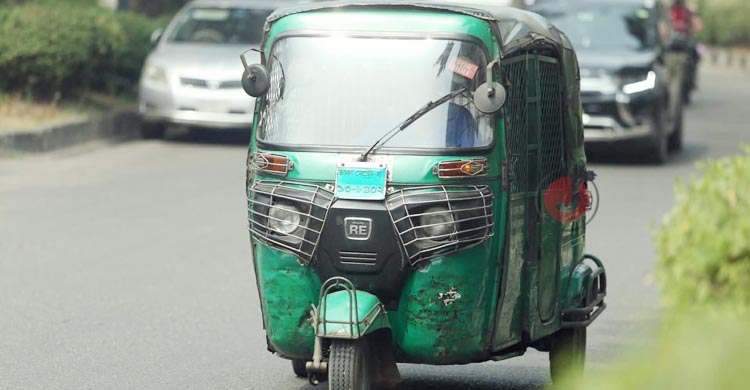 মিটারে চলে না সিএনজিচালিত অটোরিকশা