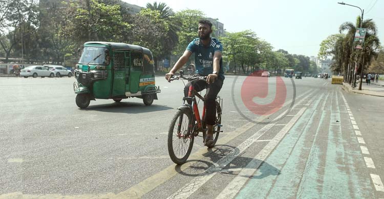 মিটারে চলে না সিএনজিচালিত অটোরিকশা