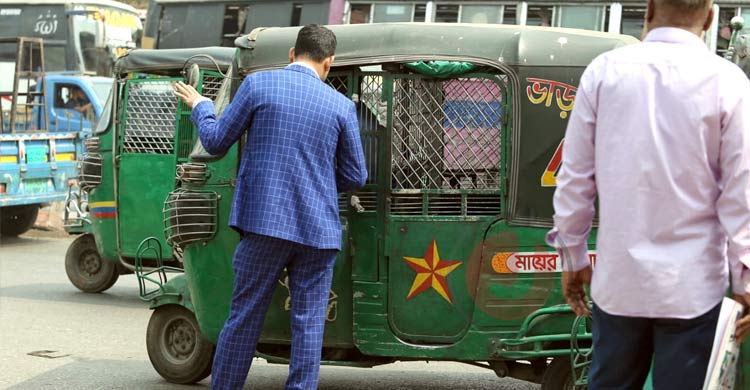  সিএনজির মিটার জাদুঘরে, দেখার সময় নেই পুলিশেরও!