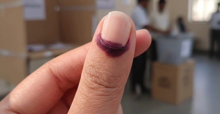 ভোট দেওয়ার পর আঙুলের কালি তুলবেন যেভাবে