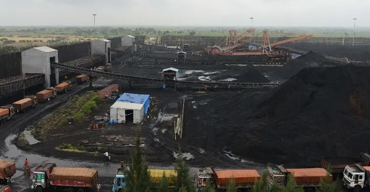 ভারতের ৪৫ বিদ্যুৎকেন্দ্রে কয়লার মজুত সংকট, বিদ্যুৎ ঘাটতির শঙ্কা