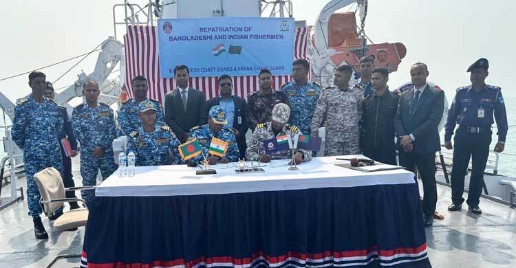 দেশে ফিরলেন ভারতে আটক ১২৮ মৎস্যজীবী