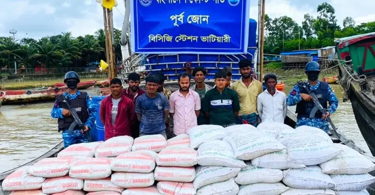 সন্দ্বীপ চ্যানেলে সাড়ে ১৪ লাখ টাকার সিমেন্ট-সার জব্দ, আটক ১০ পাচারকারী