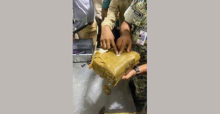 Passenger held with 3.9kg cocaine at Ctg airport