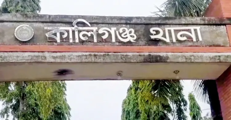 থানার ভবন ভাঙার সময় ককটেল বিস্ফোরণ, দুই শ্রমিক আহত