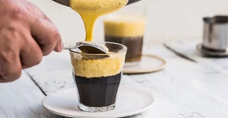 ভাইরাল কাঁচা ডিমের কফি স্বাস্থ্যের জন্য কতটা নিরাপদ?