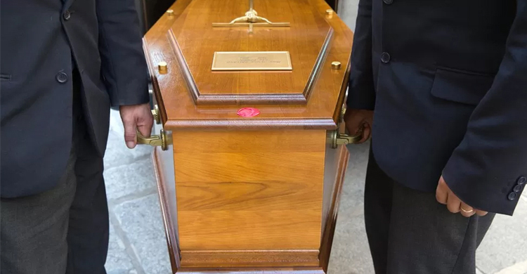 ‘Dead’ woman found breathing in coffin at own funeral
