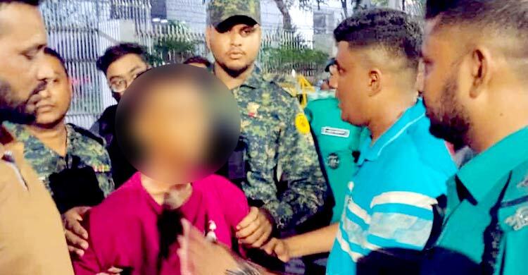 আগারগাঁও নির্বাচন কমিশনের সামনে ককটেল বিস্ফোরণ, আটক ১