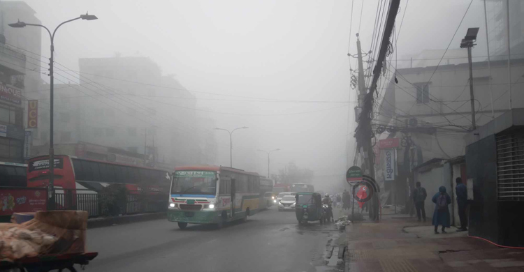 কুয়াশায় ঢাকা ঢাকা