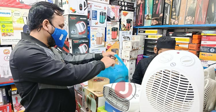 শীত কমানোর যন্ত্রপাতির খোঁজে মানুষ, বেড়েছে বিক্রি