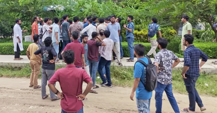 ছাত্রলীগ কর্মীকে দলে অন্তর্ভুক্ত করা নিয়ে ছাত্রদলের দুই গ্রুপের সংঘর্ষ