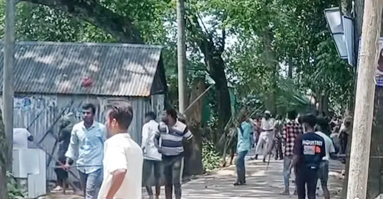 ভৈরবে তুচ্ছ ঘটনায় দু’পক্ষের সংঘর্ষ, আহত ১৫
