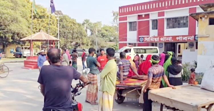 পাবনায় দুই পক্ষের সংঘর্ষে বৃদ্ধ নিহত, আটক ৩