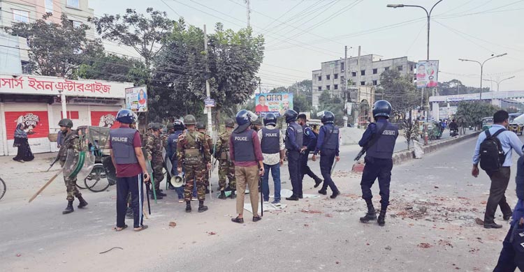 মেলায় পটকা ফোটানো নিয়ে দুই পক্ষের সংঘর্ষ, আহত ৩০