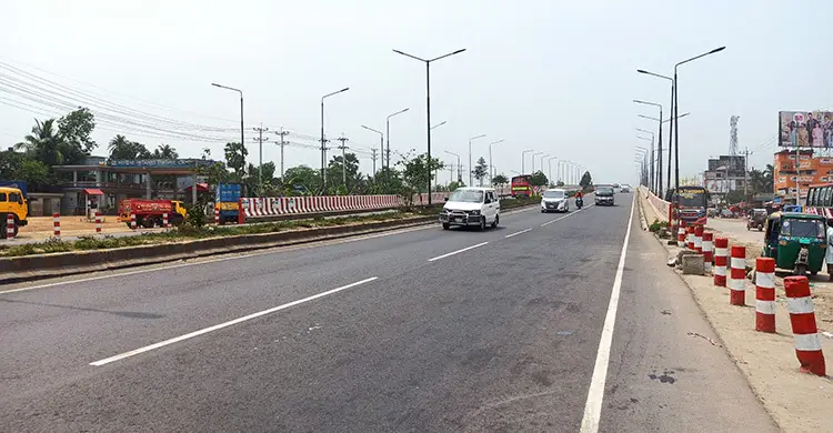 দুর্ভোগের মহাসড়কে স্বস্তিতে বাড়ি ফিরছে মানুষ