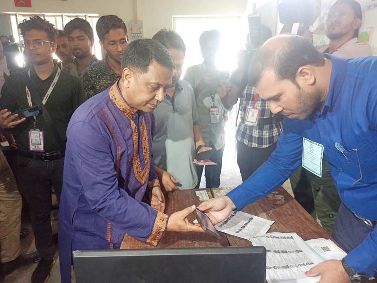 এজেন্ট বের করে দেওয়াসহ ভোটারদের মারধরের অভিযোগ
