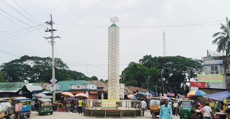 মুরাদনগরে সতর্ক অবস্থানে পুলিশ