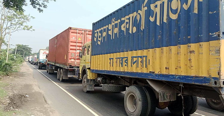 ঢাকা-চট্টগ্রাম মহাসড়কে ২৫ কিমি যানজট