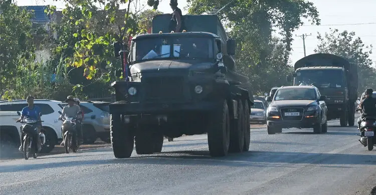 কম্বোডিয়ায় অব্যাহত বোমা হামলা করছে থাইল্যান্ড