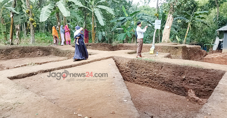 লালমাই পাহাড়ে প্রাচীন নিদর্শনের খোঁজ, চলছে খননকাজ