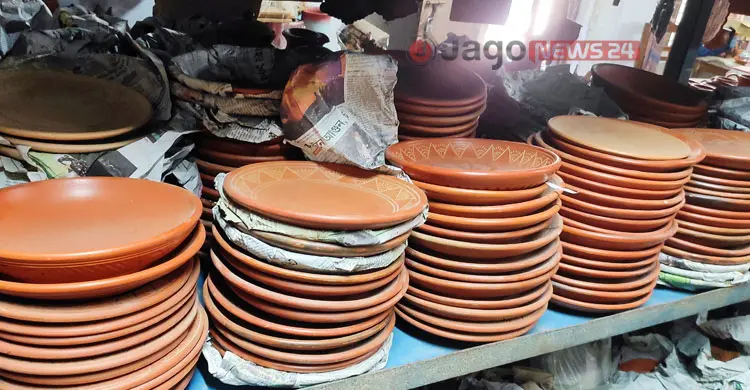 সংকটের মাঝেও ঐতিহ্যের টানে কর্মব্যস্ত মৃৎশিল্পীরা