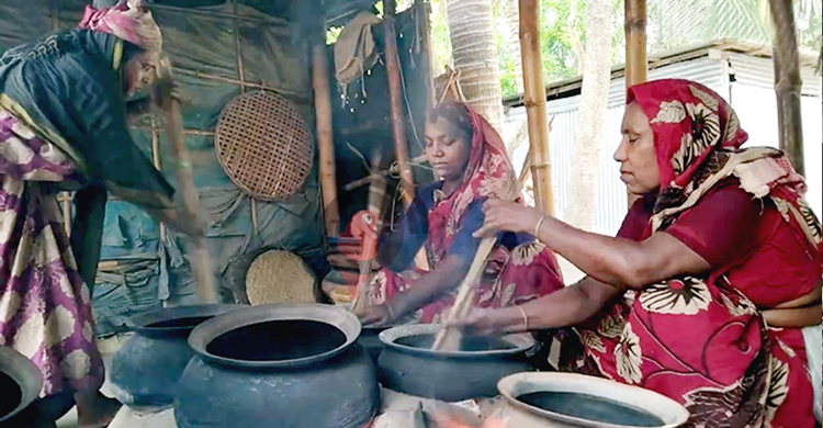 রোজার চাহিদা পূরণে দিন-রাত ব্যস্ত মুড়িগ্রামের কারিগররা