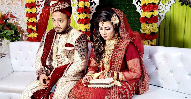 হেলিকপ্টারে বউ নিয়ে বাড়ি ফিরলেন প্রবাসী যুবক