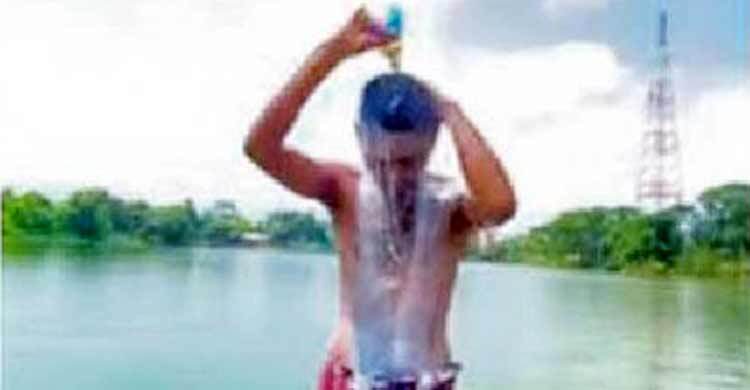 দুধ দিয়ে গোসলের পর বললেন, ‘আর মাদক সেবন করবো না’