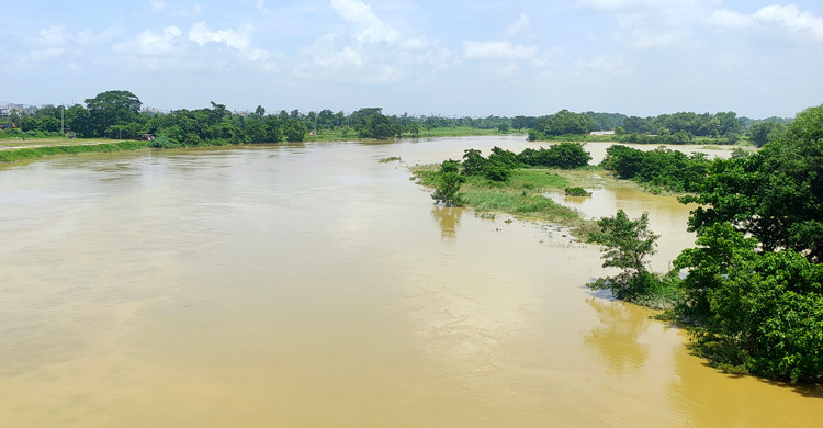 কমেছে গোমতীর পানি, নীড়ে ফিরছেন মানুষ