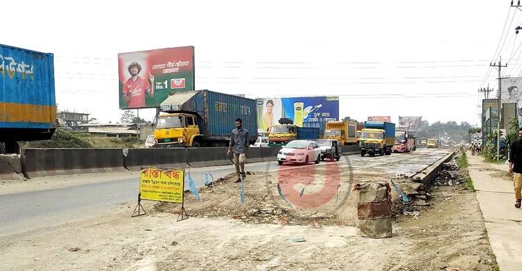 যে কারণে ঢাকা-চট্টগ্রাম মহাসড়কে প্রতিবছর যানজট