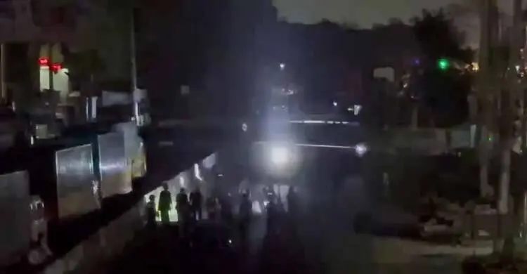 ঢাকা-চট্টগ্রাম মহাসড়ক বন্ধ করে সংঘর্ষ, যানজটে দুর্ভোগ