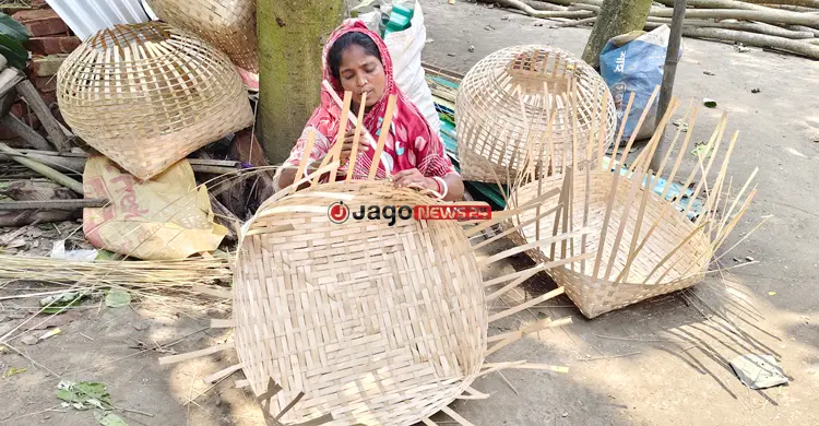 টিকে থাকার লড়াইয়ে ধুঁকছে বাঁশশিল্প