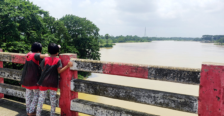 কমেছে গোমতীর পানি, নীড়ে ফিরছেন মানুষ