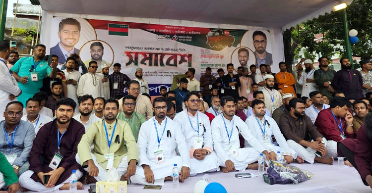 সরকার একটি দলকে পৃষ্ঠপোষকতা দিয়ে পক্ষপাতদুষ্ট আচরণ স্পষ্ট করছে