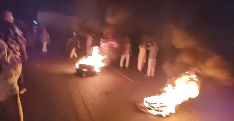 মনোনয়ন না পেয়ে মহাসড়ক অবরোধ হাজী ইয়াছিনের সমর্থকদের