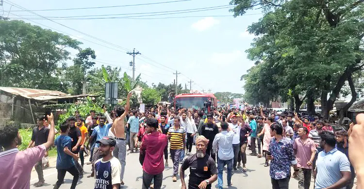 কুমিল্লায় প্রধানমন্ত্রী প্রথম সফর, পথে পথে মানুষের উচ্ছ্বাস