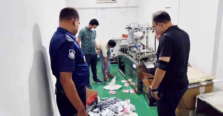 কুমিল্লায় পাঁচটির লাইসেন্স নিয়ে ২২ ওষুধ উৎপাদন