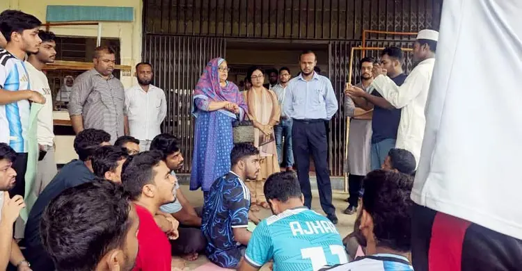 পরীক্ষা-ফল প্রকাশে বিলম্ব, কুবির আইন বিভাগে তালা