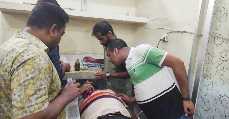 কুমিল্লায় পুলিশের ওপর হামলা করে আসামি ছিনতাই