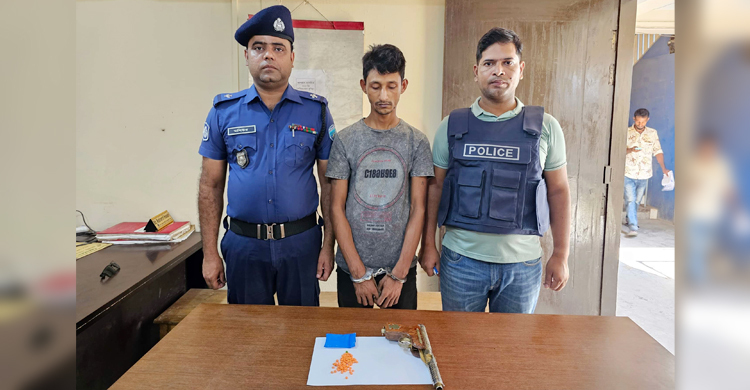 কুমিল্লায় দেশীয় অস্ত্র-ইয়াবাসহ যুবক গ্রেফতার