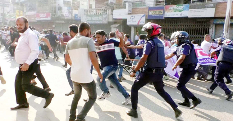 পুলিশের ওপর হামলা, বিএনপির ৩৩০ নেতাকর্মীর বিরুদ্ধে মামলা