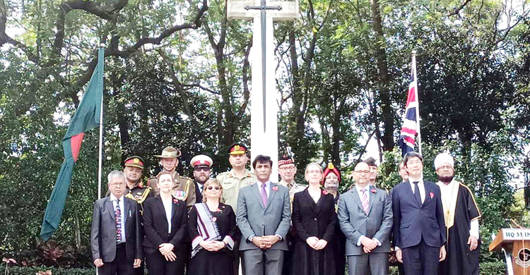 ময়নামতি ওয়ার সিমেট্রিতে ৭ দেশের প্রতিনিধির শ্রদ্ধা