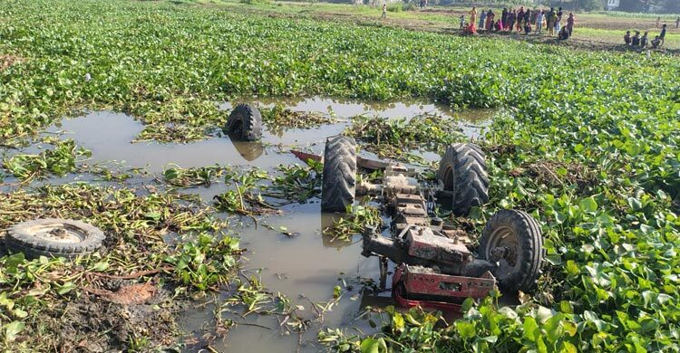 সড়ক থেকে ট্রলি ছিটকে নদীতে, চাপা পড়ে গোসলরত ৩ নারী নিহত