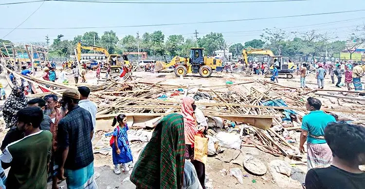 মহাসড়কে শৃঙ্খলা ফেরাতে কুমিল্লায় ৪ শতাধিক অবৈধ স্থাপনা উচ্ছেদ