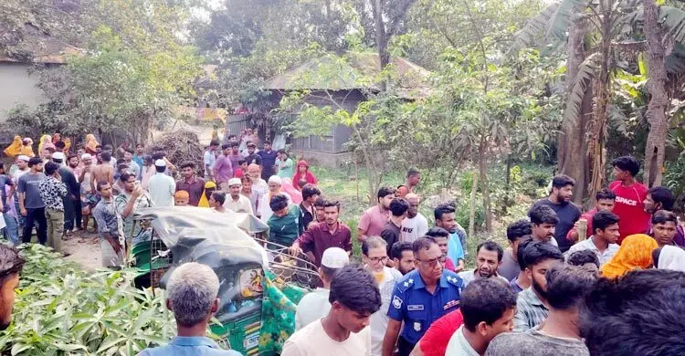 কুমিল্লায় অটোরিকশা-কাভার্ডভ্যান সংঘর্ষে মা-ছেলে নিহত