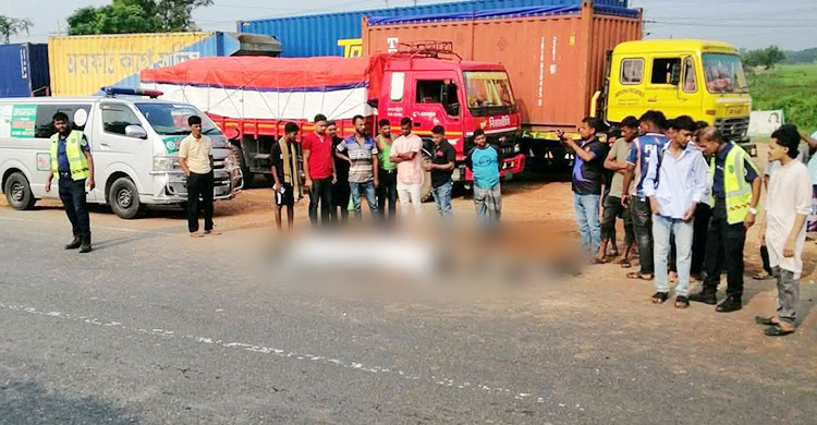 কুমিল্লায় দাঁড়িয়ে থাকা বাসে মোটরসাইকেলের ধাক্কা, নিহত ২