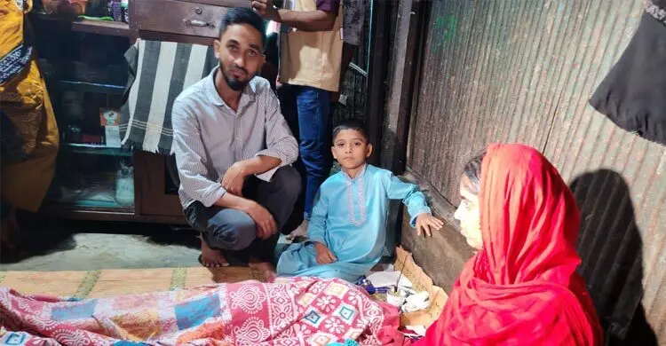 কুমিল্লায় মায়ের হাত থেকে ছিটকে ড্রেনে পড়ে শিশুর মৃত্যু
