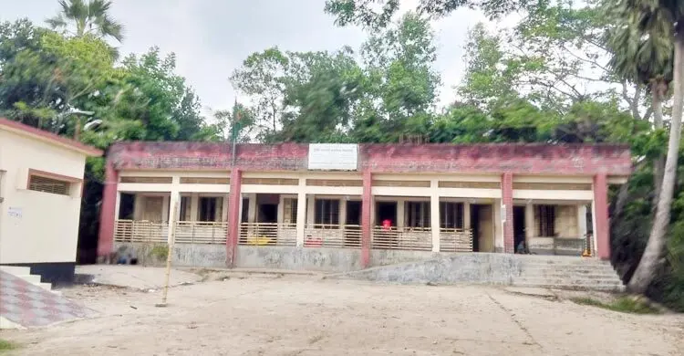 দাউদকান্দির ৬২ প্রাথমিক বিদ্যালয়ে নেই প্রধান শিক্ষক